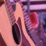 Akustische Gitarre bei Hochzeitsmusik in Graz, perfekte Live-Performance für besondere Anlässe.
