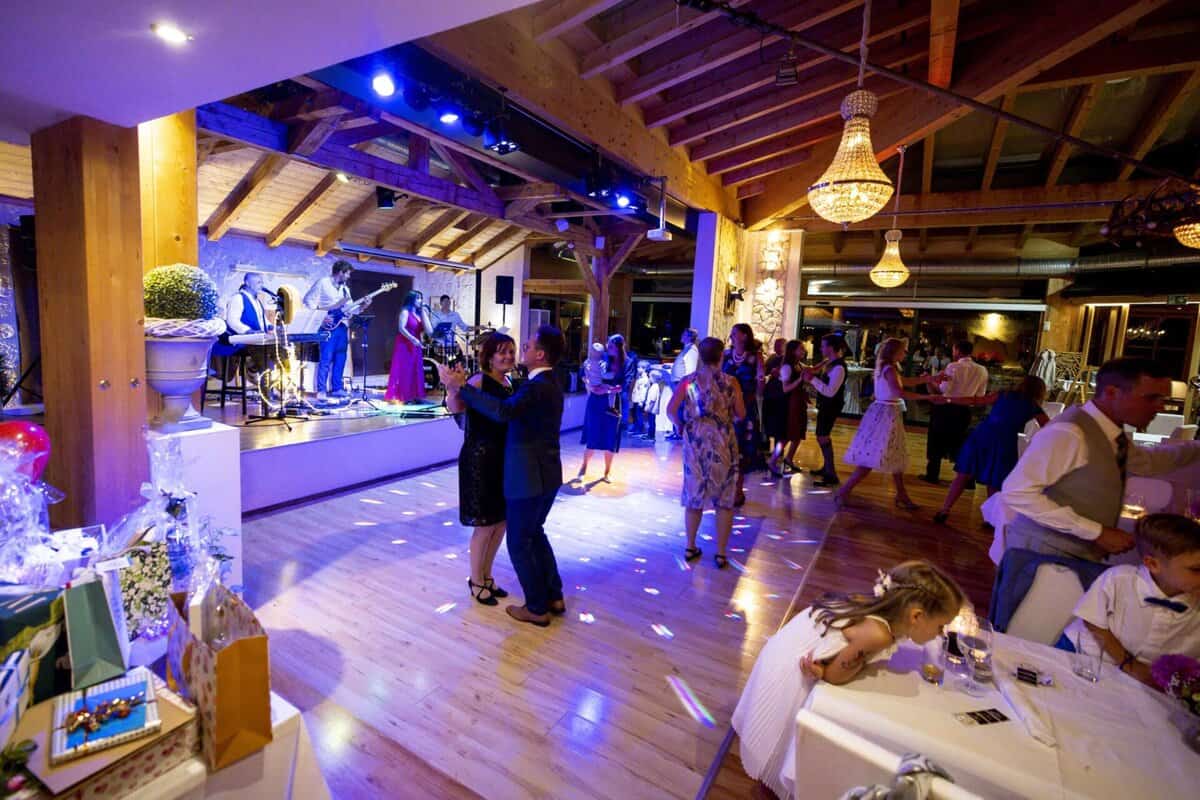 Stimmungsvolle Hochzeit mit Band